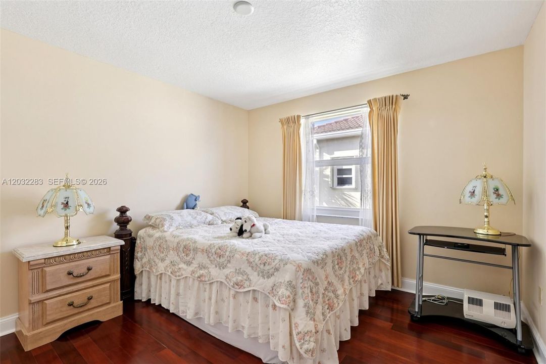 For Sale: $999,000 (5 beds, 3 baths, 3628 Square Feet)