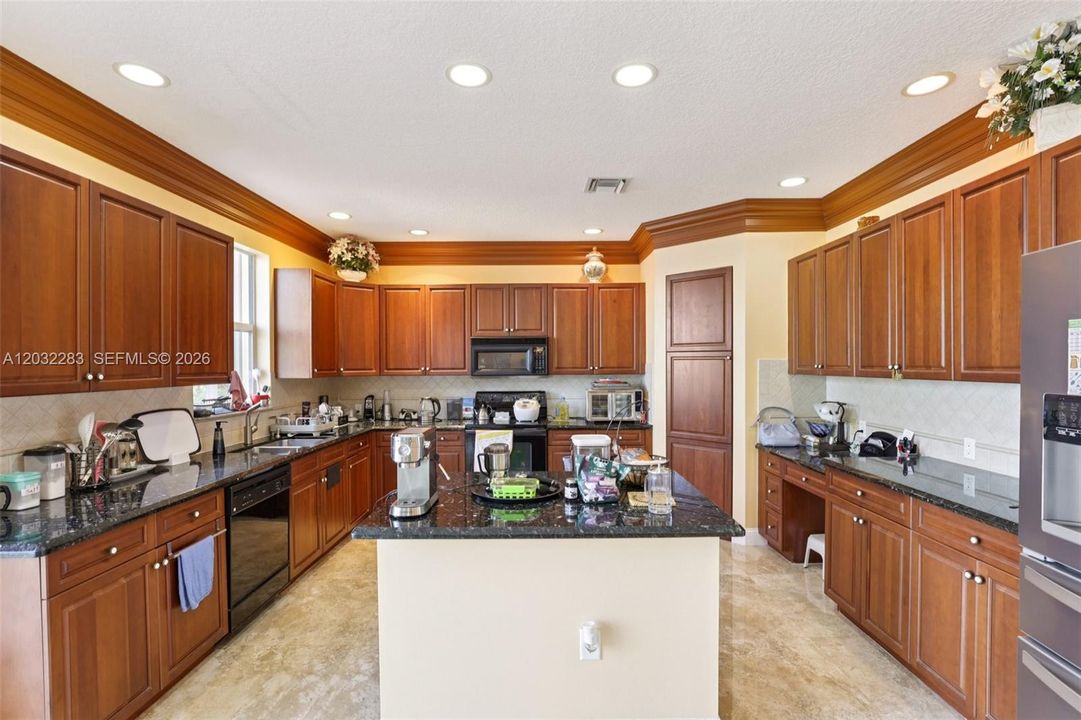 For Sale: $999,000 (5 beds, 3 baths, 3628 Square Feet)