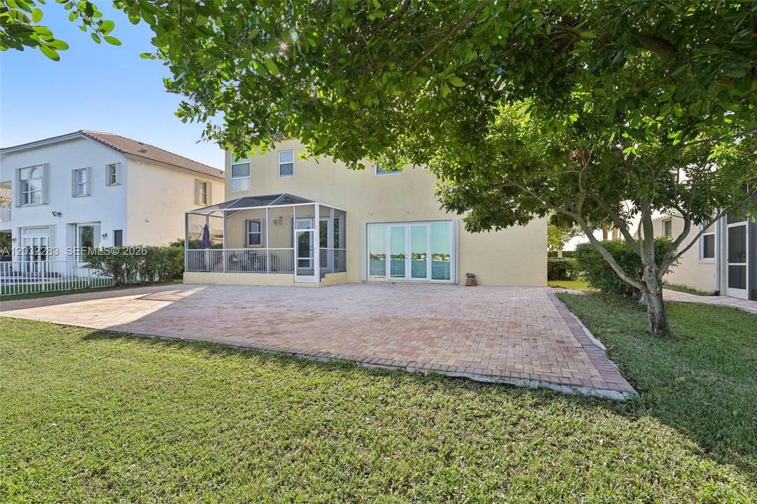 For Sale: $999,000 (5 beds, 3 baths, 3628 Square Feet)