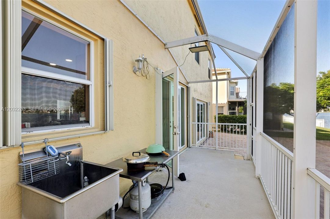 For Sale: $999,000 (5 beds, 3 baths, 3628 Square Feet)
