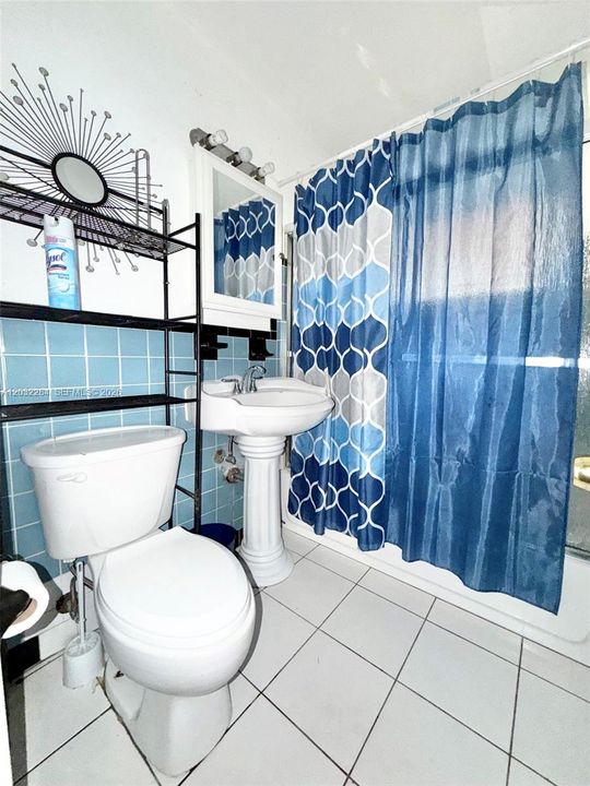 For Sale: $459,000 (3 beds, 1 baths, 1025 Square Feet)