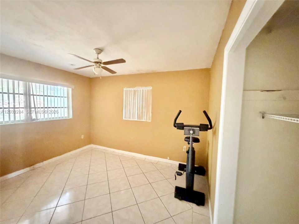 For Sale: $459,000 (3 beds, 1 baths, 1025 Square Feet)