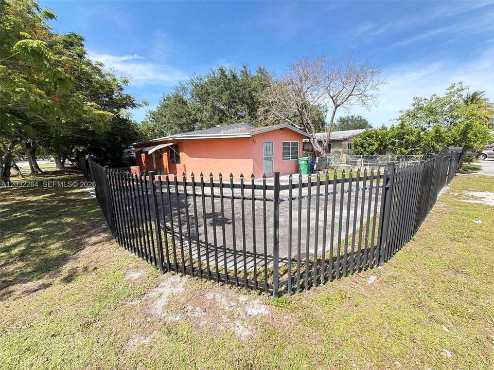 For Sale: $459,000 (3 beds, 1 baths, 1025 Square Feet)
