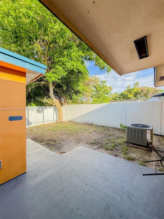 For Rent: $2,100 (2 beds, 1 baths, 768 Square Feet)