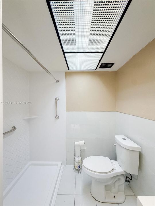 For Rent: $2,100 (2 beds, 1 baths, 768 Square Feet)