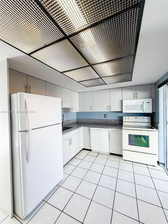For Rent: $2,100 (2 beds, 1 baths, 768 Square Feet)