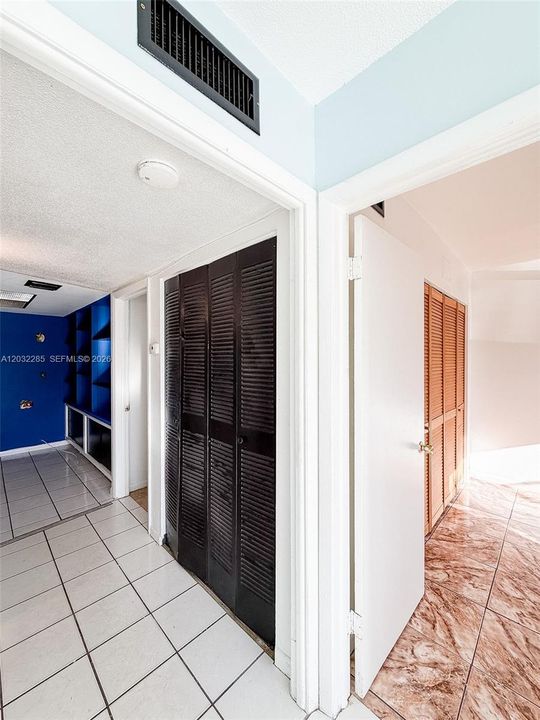 For Rent: $2,100 (2 beds, 1 baths, 768 Square Feet)