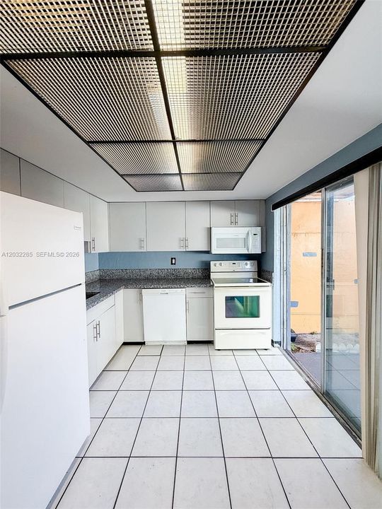 For Rent: $2,100 (2 beds, 1 baths, 768 Square Feet)