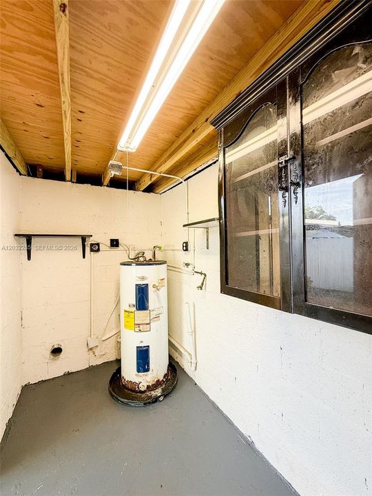 For Rent: $2,100 (2 beds, 1 baths, 768 Square Feet)
