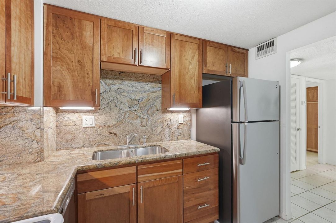 19-web-or-mls-3540_S_Ocean_Blvd_APT_310_