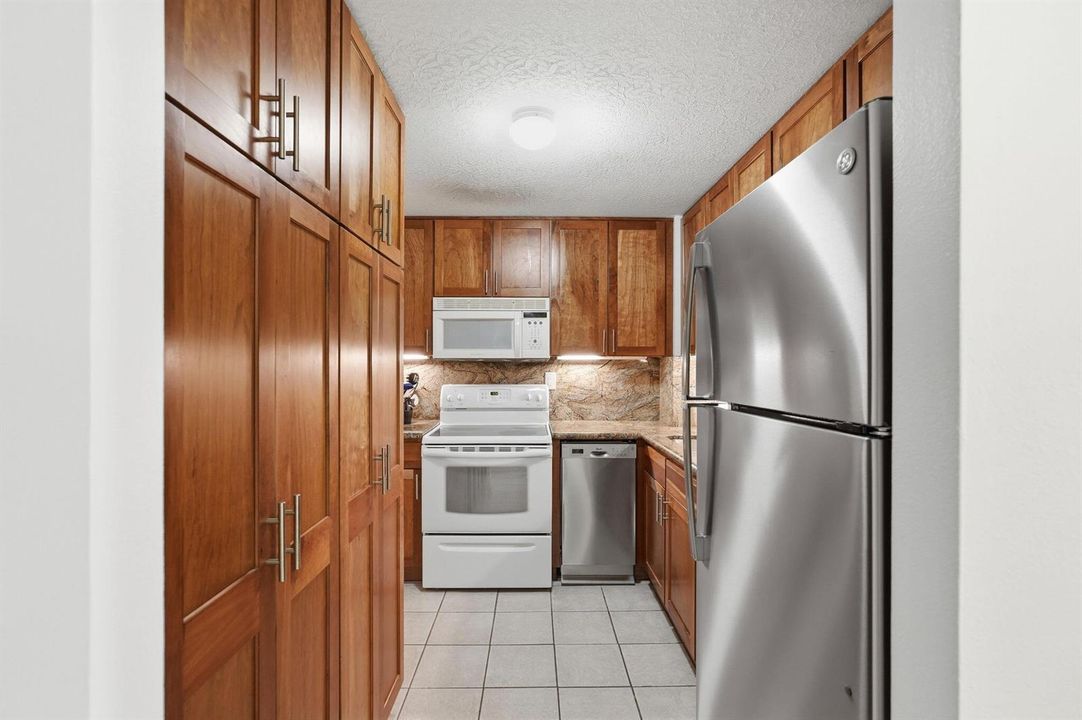 17-web-or-mls-3540_S_Ocean_Blvd_APT_310_