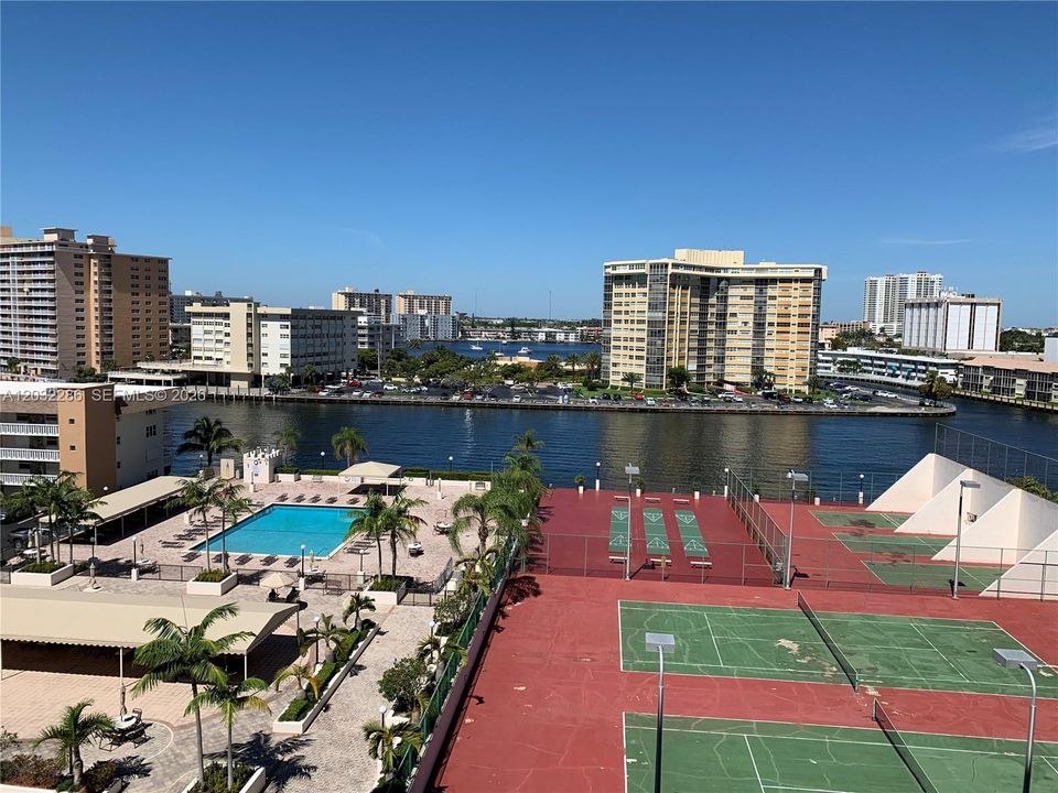 For Rent: $2,900 (2 beds, 2 baths, 1710 Square Feet)