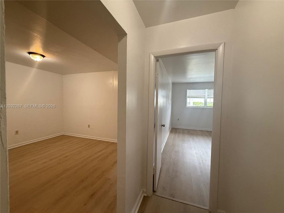 For Rent: $2,200 (2 beds, 1 baths, 902 Square Feet)