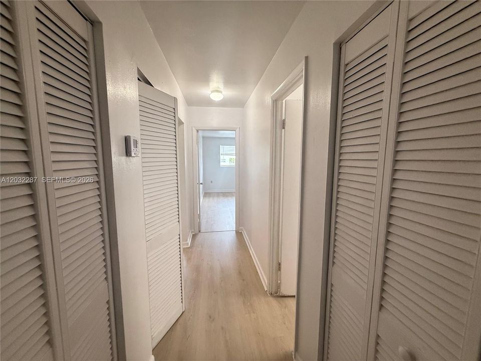 For Rent: $2,200 (2 beds, 1 baths, 902 Square Feet)