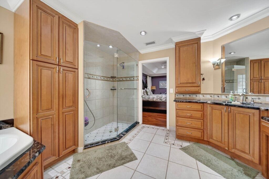 primarybath1.jpg-SMALL