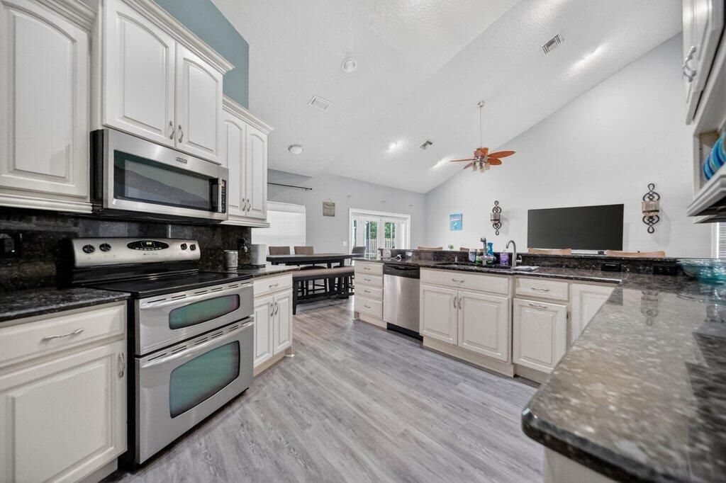 kitchen1.jpg-SMALL