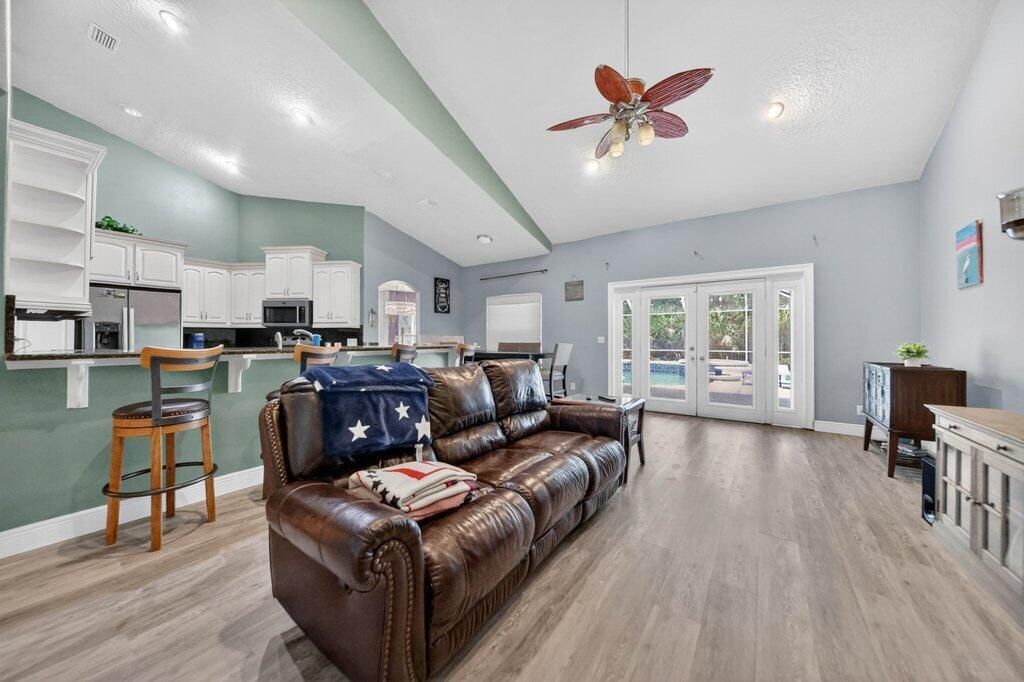 familykitchen1.jpg-SMALL