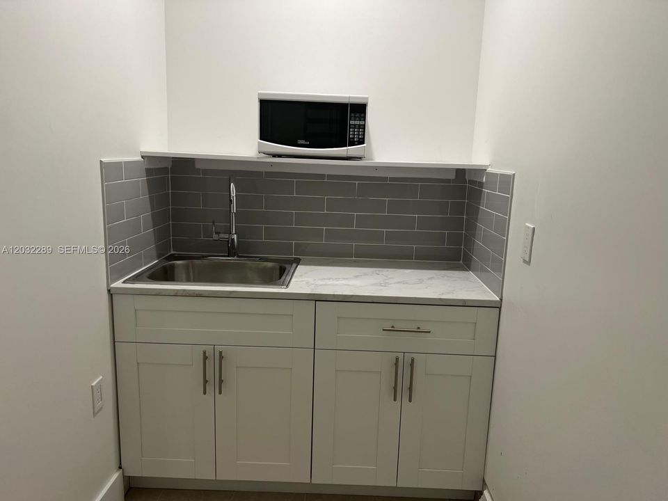 For Rent: $1,298 (1 beds, 1 baths, 1946 Square Feet)
