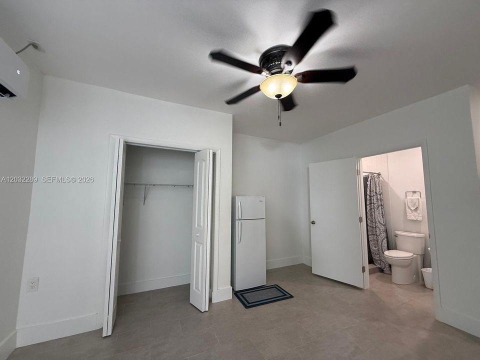 For Rent: $1,298 (1 beds, 1 baths, 1946 Square Feet)