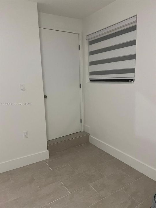 For Rent: $1,298 (1 beds, 1 baths, 1946 Square Feet)