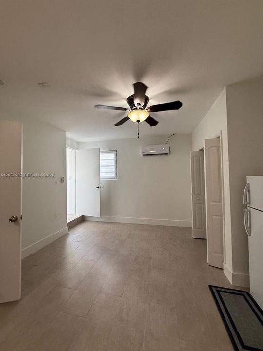 For Rent: $1,298 (1 beds, 1 baths, 1946 Square Feet)