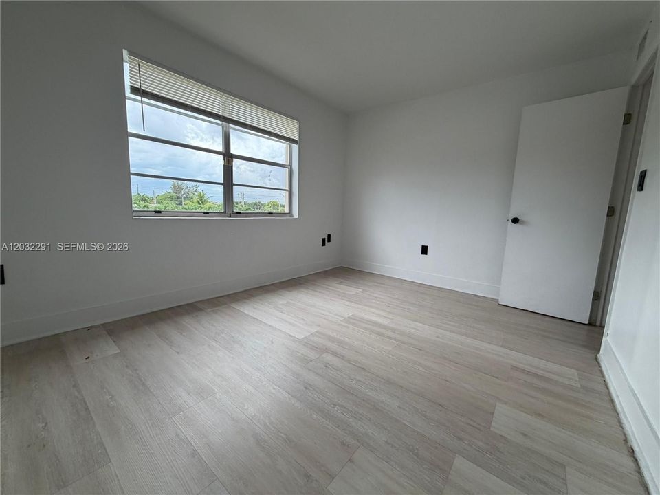 For Rent: $2,200 (2 beds, 1 baths, 31685 Square Feet)