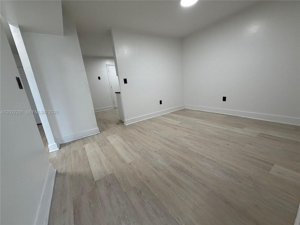 For Rent: $2,200 (2 beds, 1 baths, 31685 Square Feet)