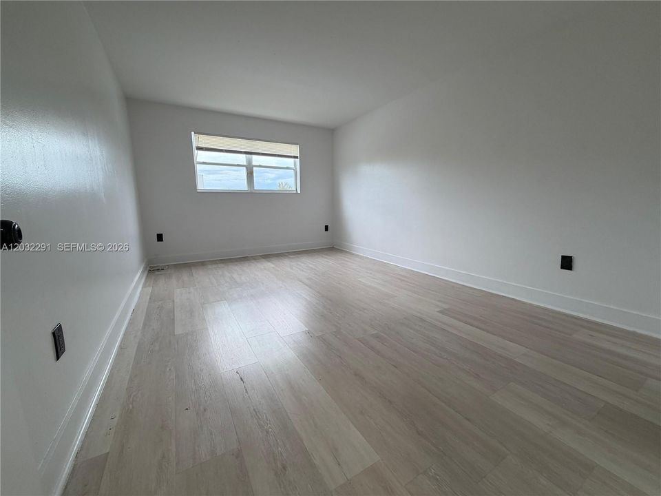 For Rent: $2,200 (2 beds, 1 baths, 31685 Square Feet)