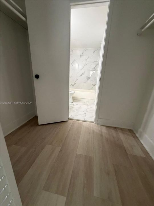 For Rent: $2,200 (2 beds, 1 baths, 31685 Square Feet)