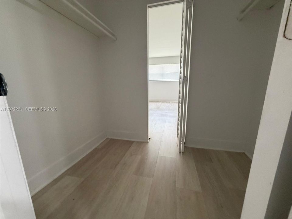 For Rent: $2,200 (2 beds, 1 baths, 31685 Square Feet)