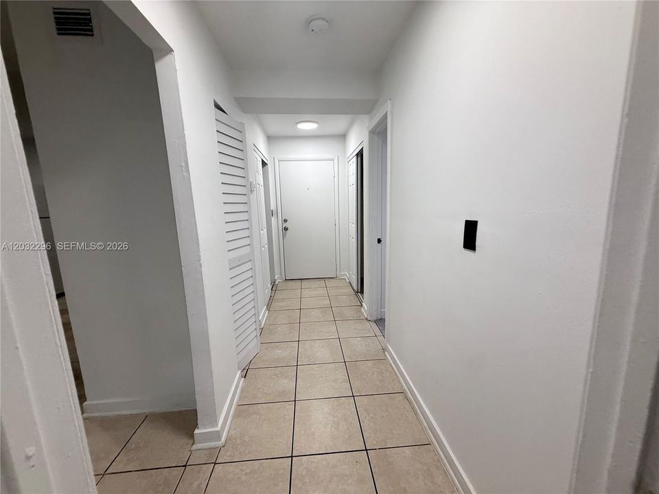 For Rent: $2,200 (2 beds, 1 baths, 31685 Square Feet)