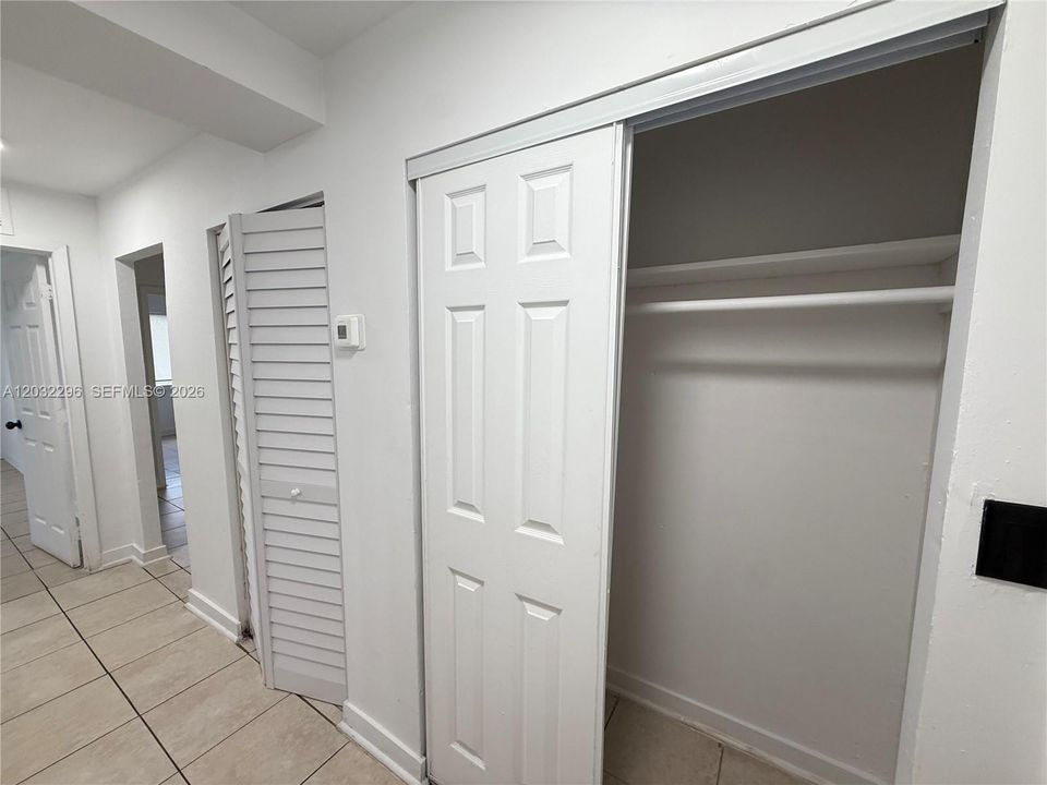 For Rent: $2,200 (2 beds, 1 baths, 31685 Square Feet)