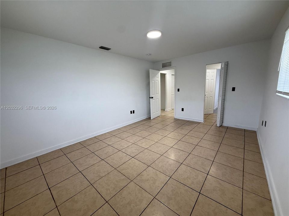 For Rent: $2,200 (2 beds, 1 baths, 31685 Square Feet)
