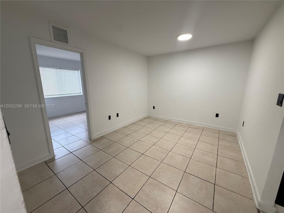For Rent: $2,200 (2 beds, 1 baths, 31685 Square Feet)