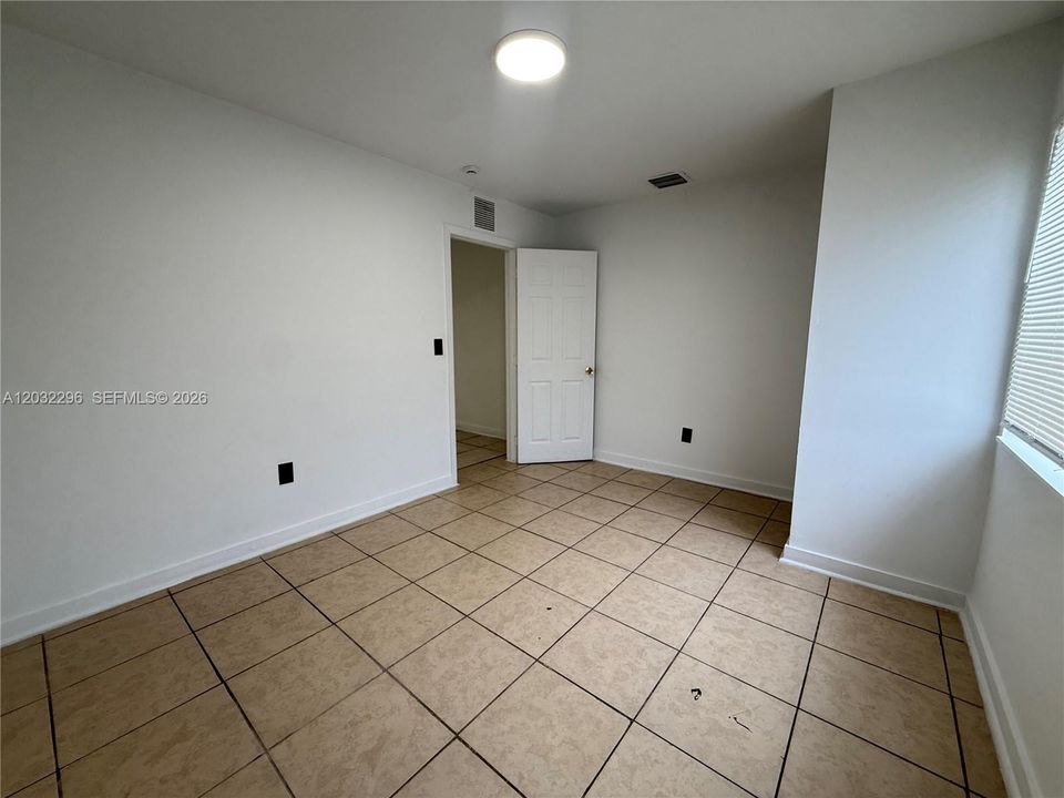 For Rent: $2,200 (2 beds, 1 baths, 31685 Square Feet)