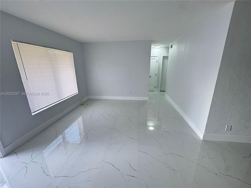 For Rent: $3,200 (3 beds, 1 baths, 850 Square Feet)