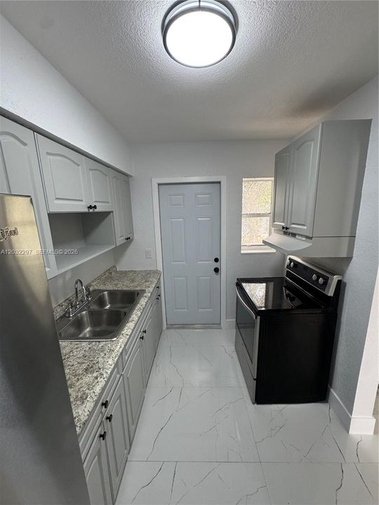 For Rent: $3,200 (3 beds, 1 baths, 850 Square Feet)