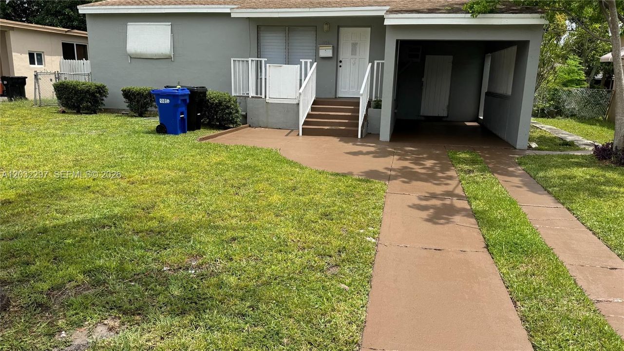 For Rent: $3,200 (3 beds, 1 baths, 850 Square Feet)