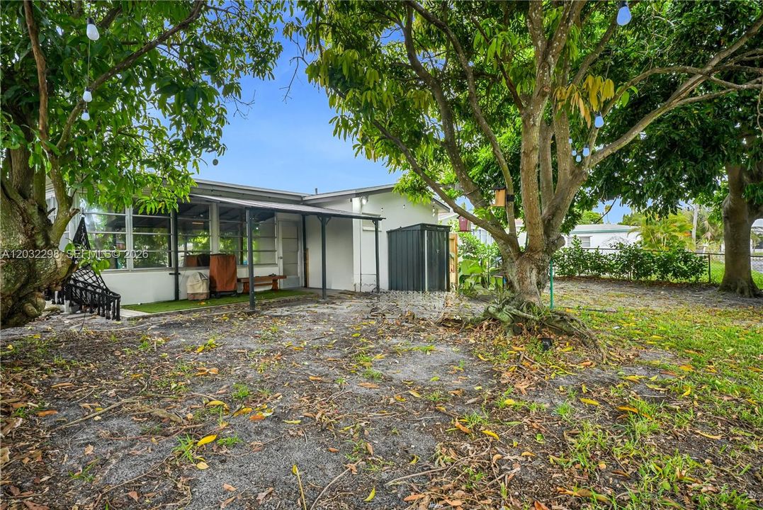For Sale: $465,000 (3 beds, 2 baths, 1825 Square Feet)