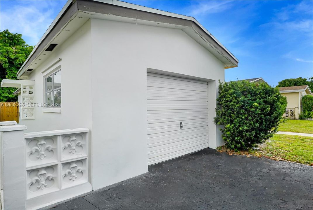 For Sale: $465,000 (3 beds, 2 baths, 1825 Square Feet)