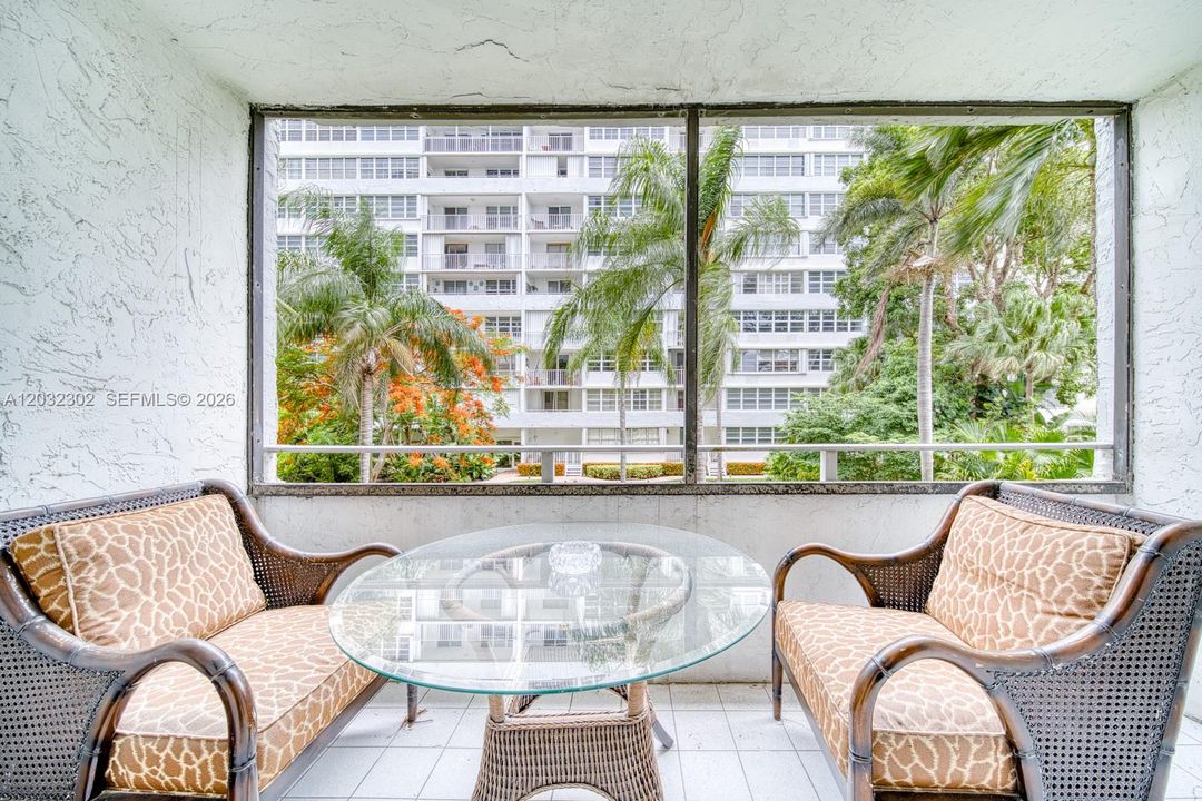 For Sale: $499,000 (2 beds, 2 baths, 1920 Square Feet)