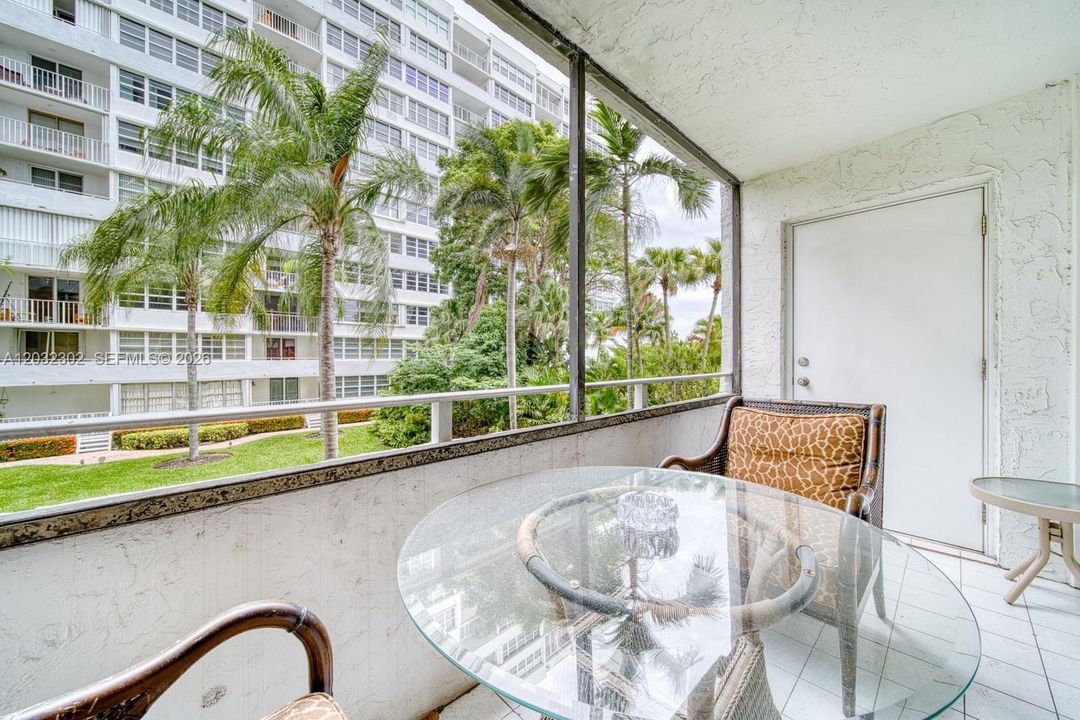 For Sale: $499,000 (2 beds, 2 baths, 1920 Square Feet)