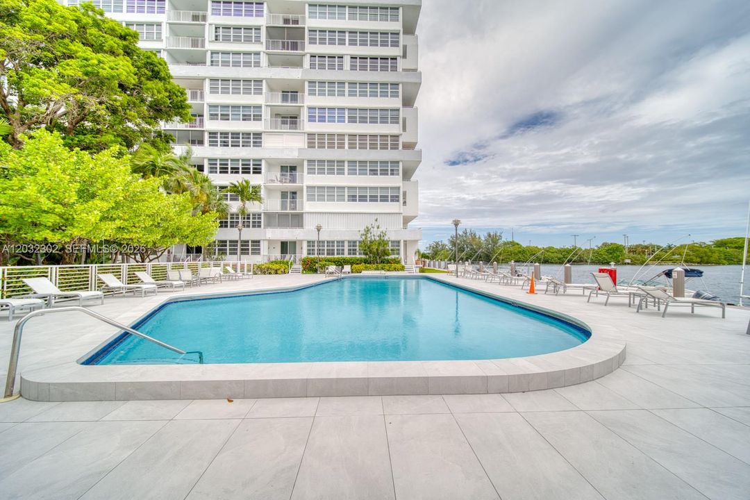For Sale: $499,000 (2 beds, 2 baths, 1920 Square Feet)