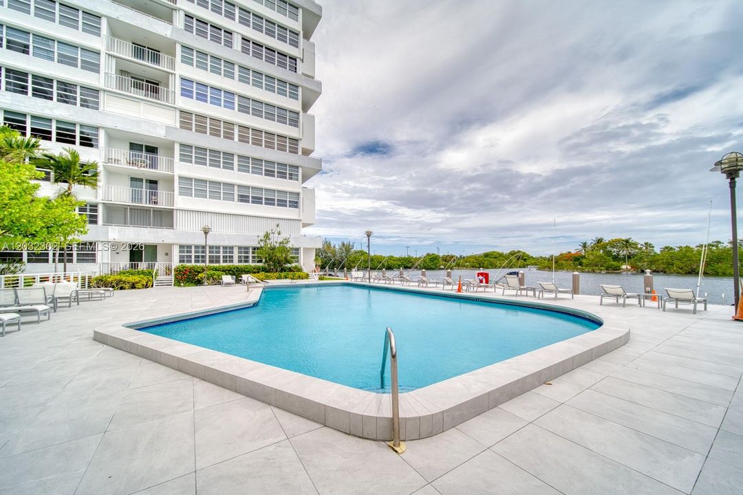 For Sale: $499,000 (2 beds, 2 baths, 1920 Square Feet)