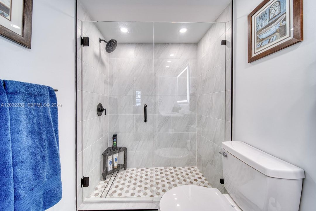 For Sale: $499,000 (2 beds, 2 baths, 1920 Square Feet)
