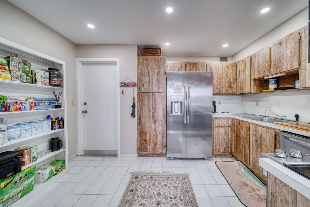 For Sale: $499,000 (2 beds, 2 baths, 1920 Square Feet)