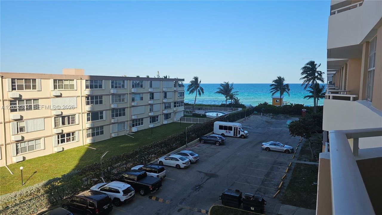 For Rent: $3,950 (1 beds, 1 baths, 870 Square Feet)