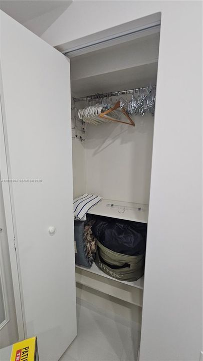 For Rent: $3,950 (1 beds, 1 baths, 870 Square Feet)