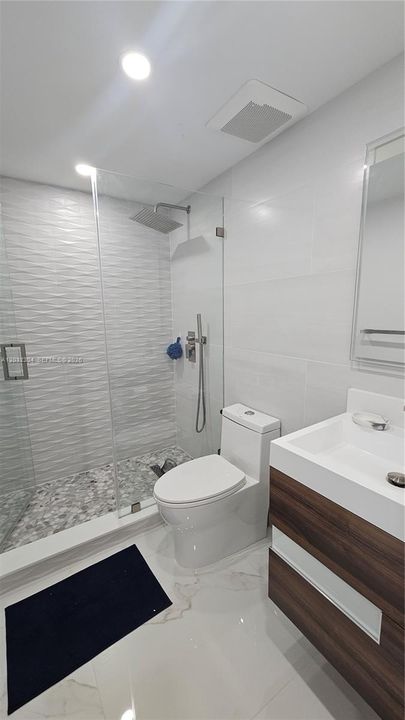For Rent: $3,950 (1 beds, 1 baths, 870 Square Feet)