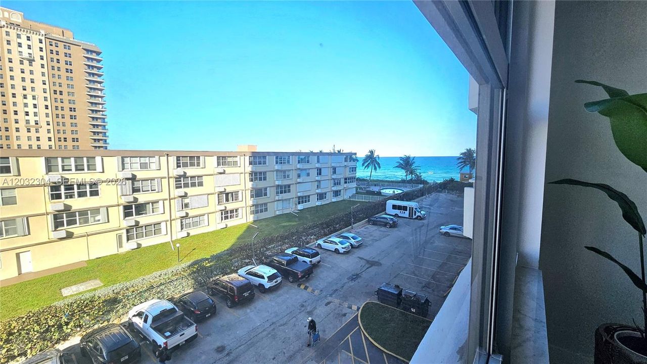 For Rent: $3,950 (1 beds, 1 baths, 870 Square Feet)
